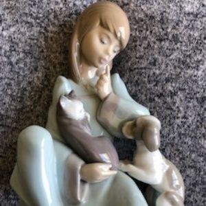 Lladro "Cat Nap" Porcelain Figurine 5640